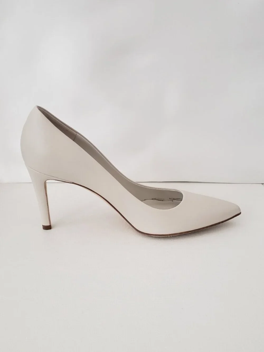 Bruno Magli Telma Bone Leather Pumps Made in Italy Pointed Toe Size 6